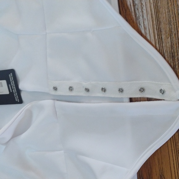 Pretty little thing women's White midriff top size 6 US nwt - Picture 5 of 5